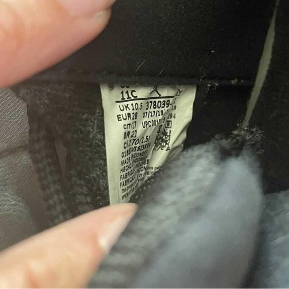 Kids Jordan 11 Breds - Picture 3 of 6